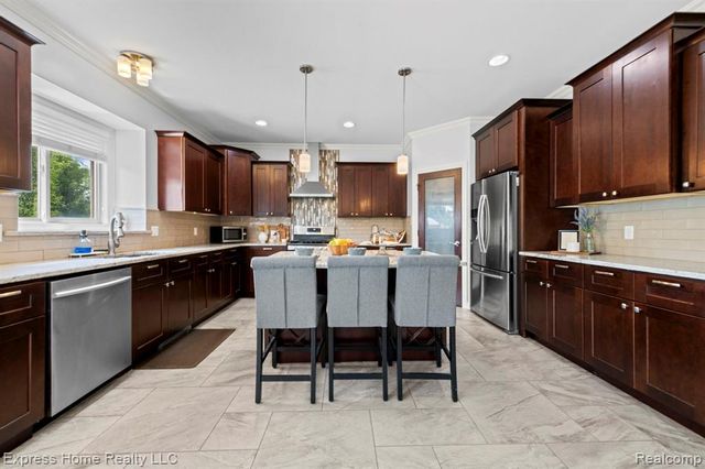 56713 Peach Tree Lane, Macomb, MI 48042