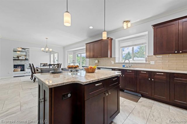 56713 Peach Tree Lane, Macomb, MI 48042
