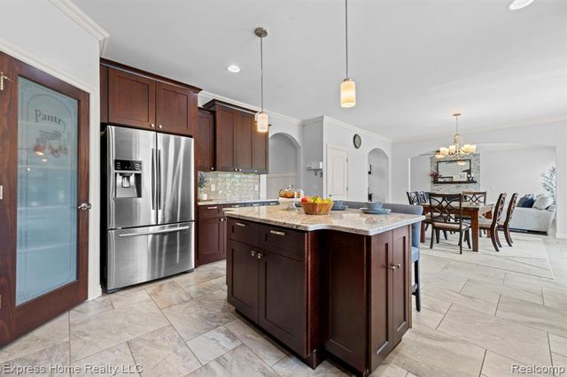 56713 Peach Tree Lane, Macomb, MI 48042