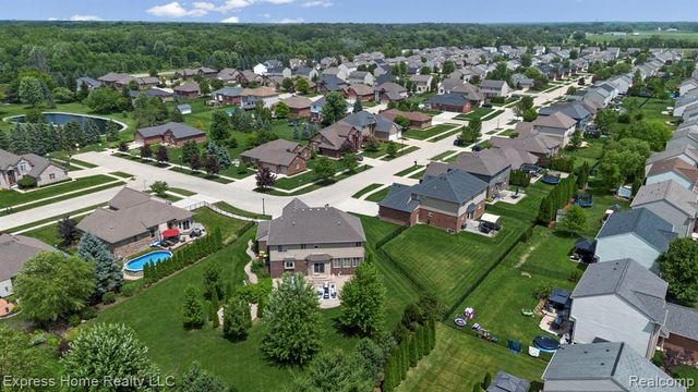 56713 Peach Tree Lane, Macomb, MI 48042