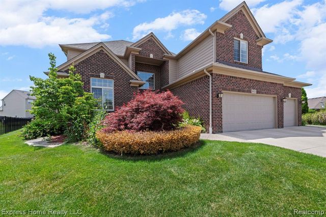 56713 Peach Tree Lane, Macomb, MI 48042