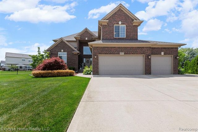56713 Peach Tree Lane, Macomb, MI 48042