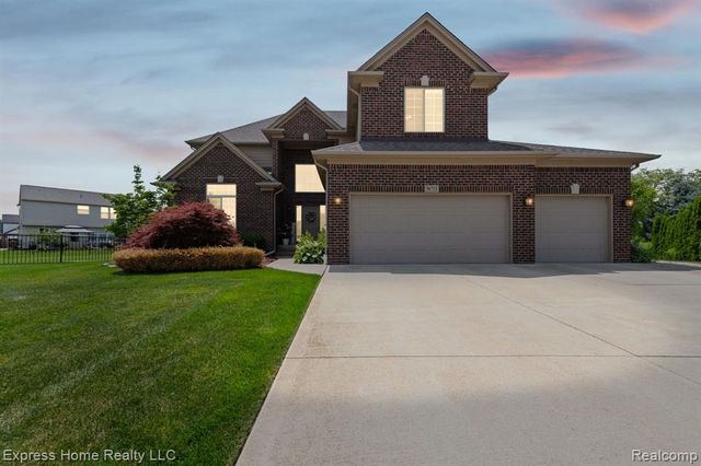56713 Peach Tree Lane, Macomb, MI 48042