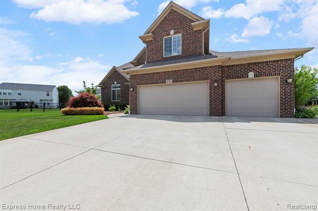 56713 Peach Tree Lane, Macomb, MI 48042