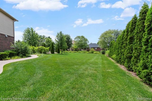 56713 Peach Tree Lane, Macomb, MI 48042