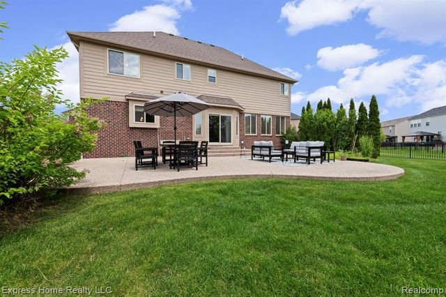 56713 Peach Tree Lane, Macomb, MI 48042