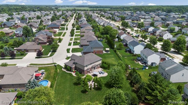 56713 Peach Tree Lane, Macomb, MI 48042