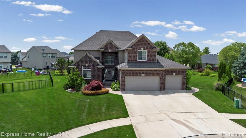 56713 Peach Tree Lane, Macomb, MI 48042