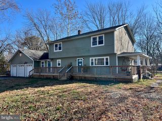 320 CEDAR AVE, Colonial Beach, VA 22443