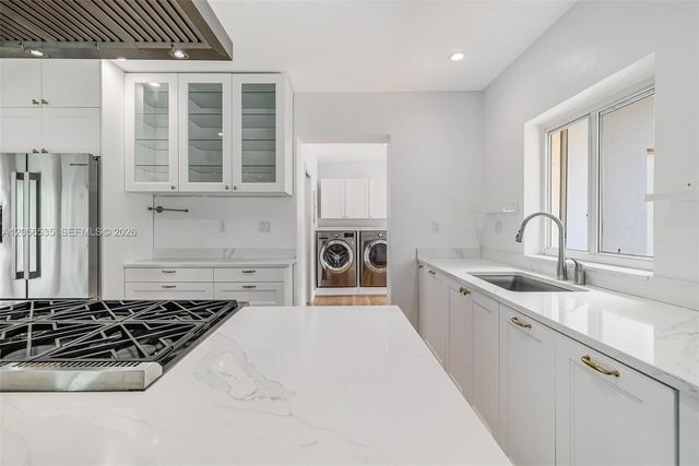 1012 NE 116th St, Biscayne Park, FL 33161