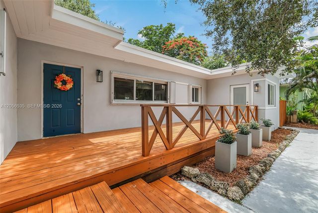1012 NE 116th St, Biscayne Park, FL 33161