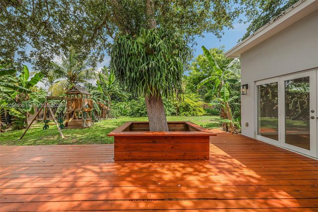 1012 NE 116th St, Biscayne Park, FL 33161