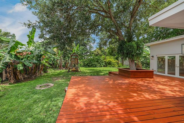 1012 NE 116th St, Biscayne Park, FL 33161