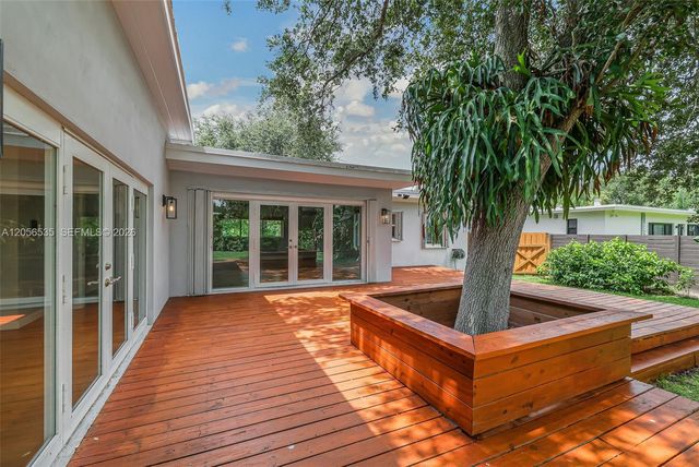 1012 NE 116th St, Biscayne Park, FL 33161