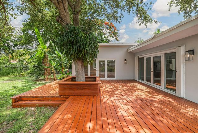 1012 NE 116th St, Biscayne Park, FL 33161
