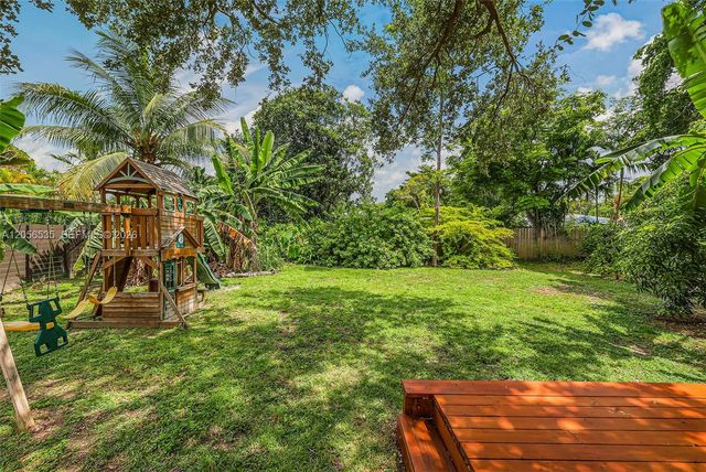 1012 NE 116th St, Biscayne Park, FL 33161