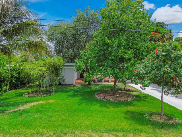1012 NE 116th St, Biscayne Park, FL 33161