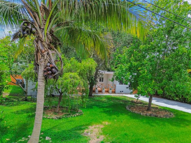 1012 NE 116th St, Biscayne Park, FL 33161