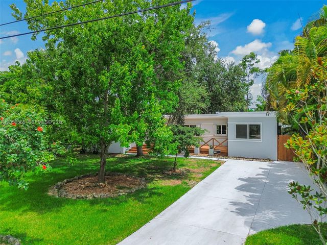 1012 NE 116th St, Biscayne Park, FL 33161