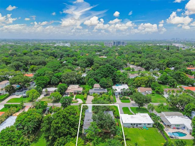 1012 NE 116th St, Biscayne Park, FL 33161