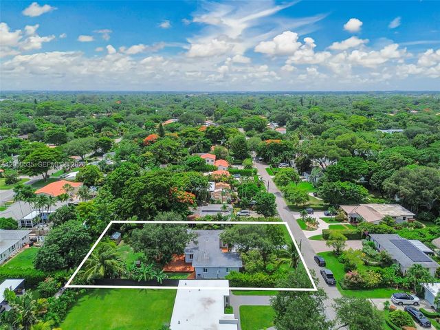 1012 NE 116th St, Biscayne Park, FL 33161