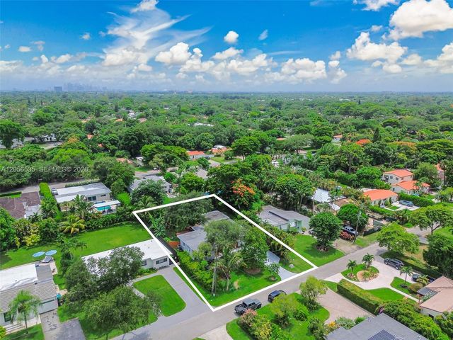 1012 NE 116th St, Biscayne Park, FL 33161