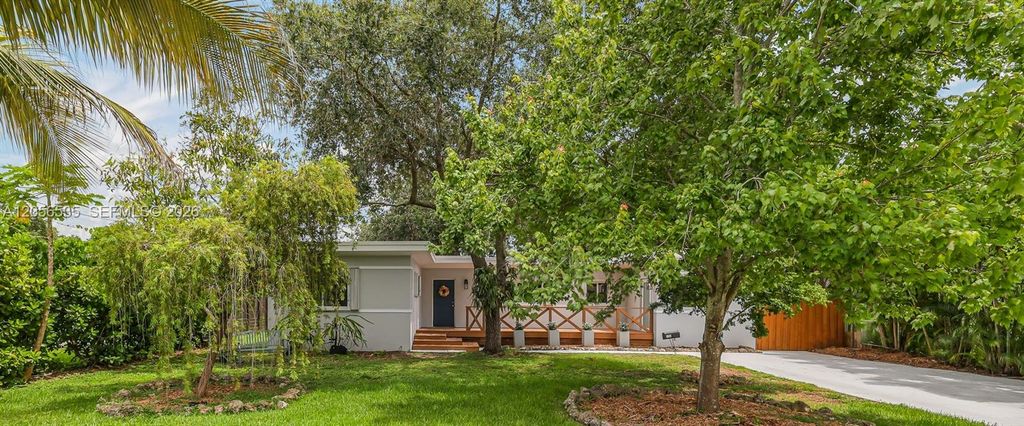 1012 NE 116th St, Biscayne Park, FL 33161