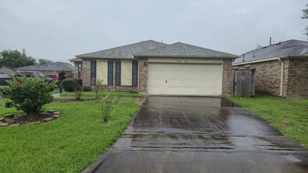 5250 Park Village Drive, Houston, TX 77048