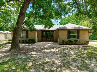 302 An County Road 3914, Palestine, TX 75801