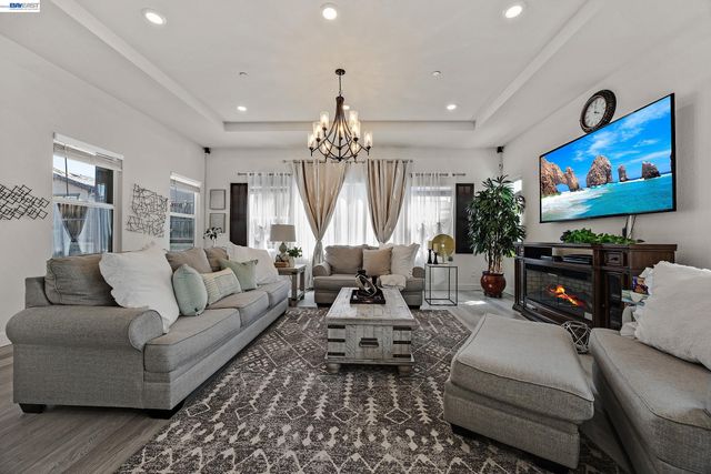 1710 Flora Way, Tracy, CA 95376