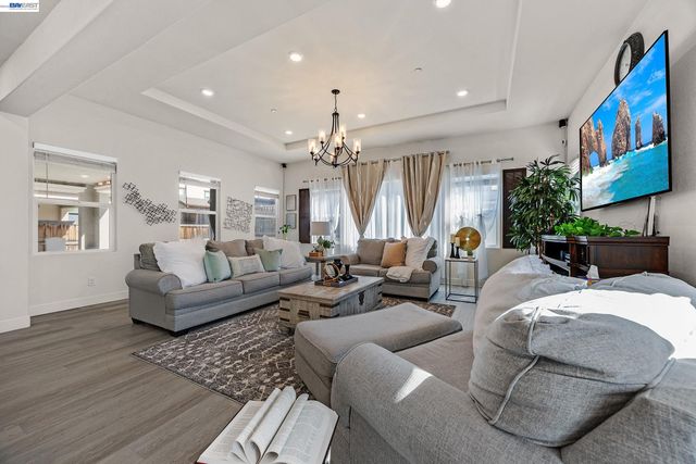 1710 Flora Way, Tracy, CA 95376