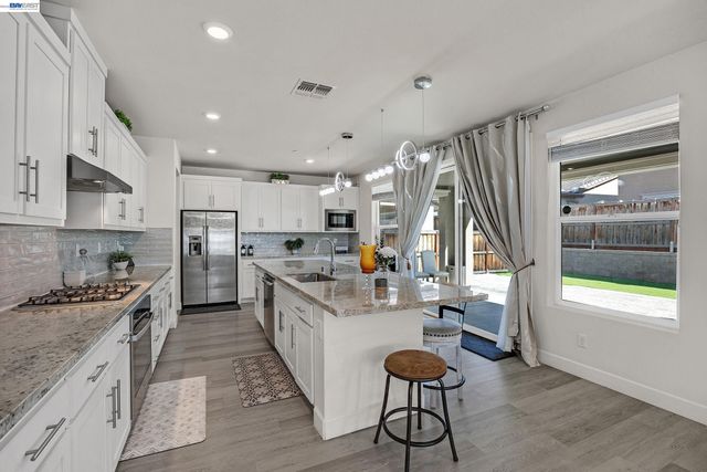 1710 Flora Way, Tracy, CA 95376