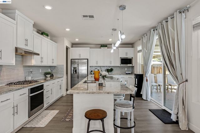 1710 Flora Way, Tracy, CA 95376