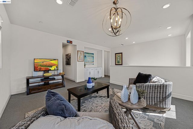 1710 Flora Way, Tracy, CA 95376