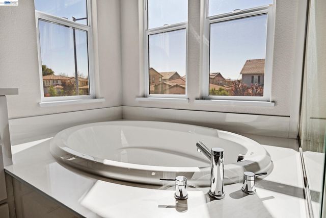 1710 Flora Way, Tracy, CA 95376