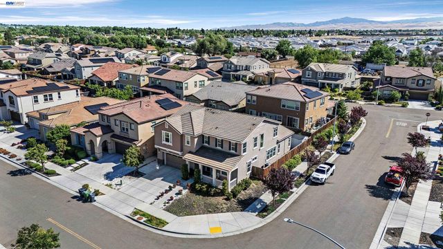 1710 Flora Way, Tracy, CA 95376