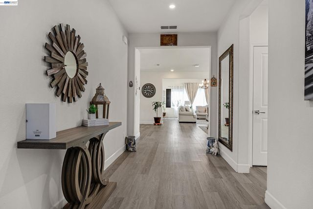 1710 Flora Way, Tracy, CA 95376