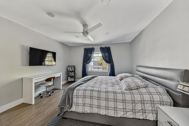 6457 BAY CLUB Drive 3, Fort Lauderdale, FL 33308