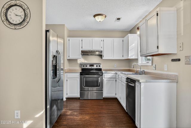 447 Dion Drive, Hubert, NC 28539