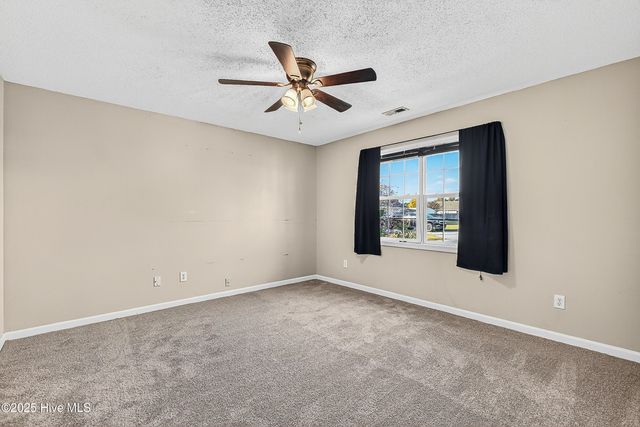 447 Dion Drive, Hubert, NC 28539