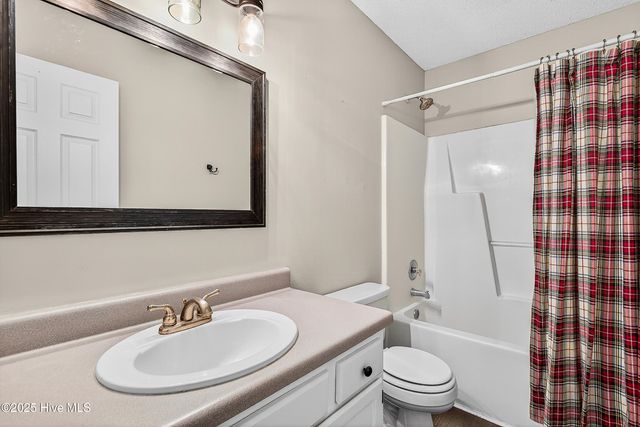 447 Dion Drive, Hubert, NC 28539