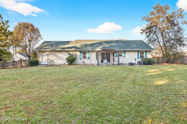 447 Dion Drive, Hubert, NC 28539