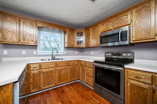 1014 Barker Lane W, Berea, KY 40403