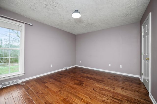 1014 Barker Lane W, Berea, KY 40403