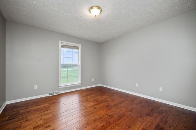 1014 Barker Lane W, Berea, KY 40403