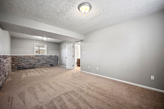 1014 Barker Lane W, Berea, KY 40403