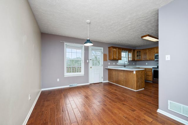 1014 Barker Lane W, Berea, KY 40403