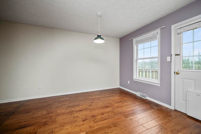 1014 Barker Lane W, Berea, KY 40403