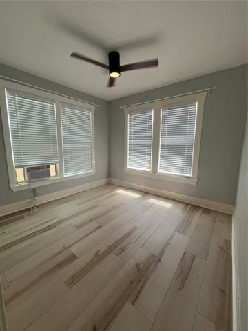 3701 Bradley Street, Houston, TX 77009