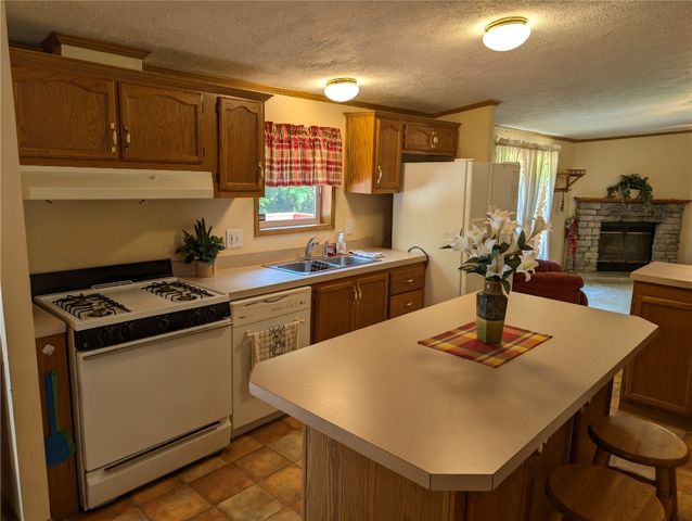 3163 N CENTER Road, Linesville, PA 16424